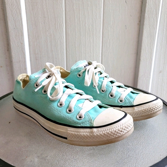 Low Converse - Picture 1 of 4